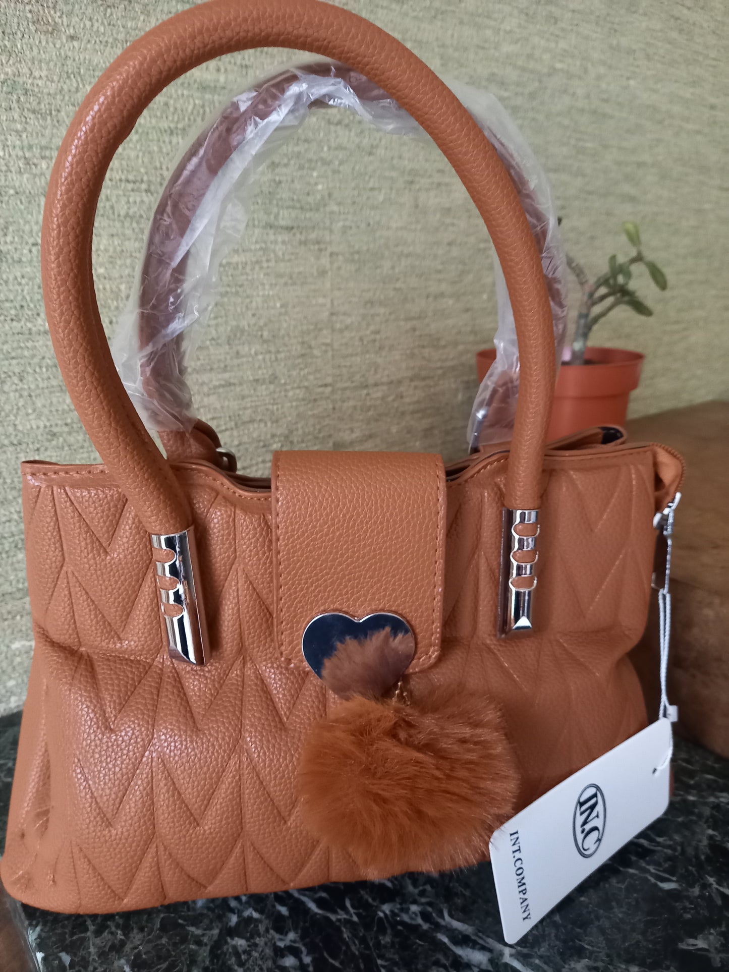 Sac à Main Féminin – Élégance & Modernité avec Détail Cœur