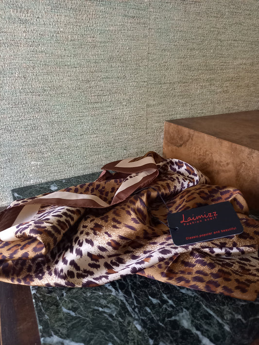COSMOS - Foulard carré 90x90 soie effet léopard chic intemporel