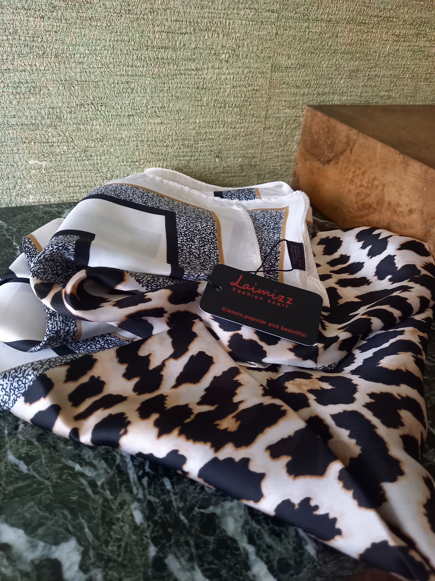 Nouveau Foulard carré 90x90 soie effet léopard noir chic