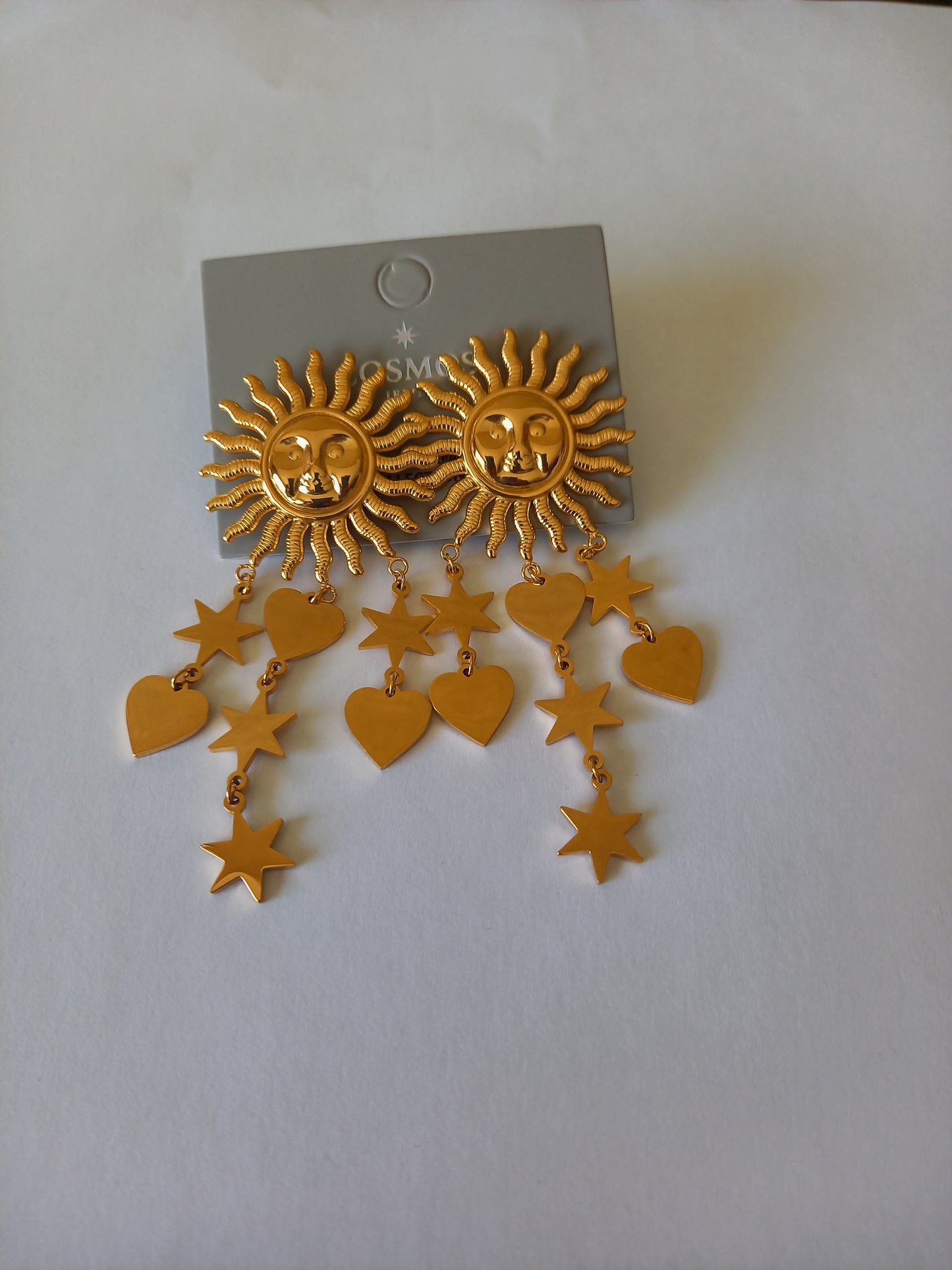 Boucles d’oreilles soleil doré avec cœurs et étoiles pendantes en acier inoxydable